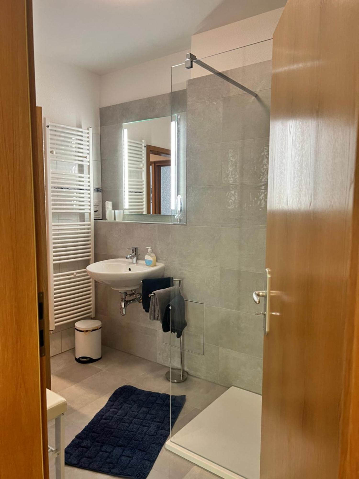 Sehr Schoene Wohnung,Komplett Neu Eingerichtet Limabach - Oberfrohna エクステリア 写真